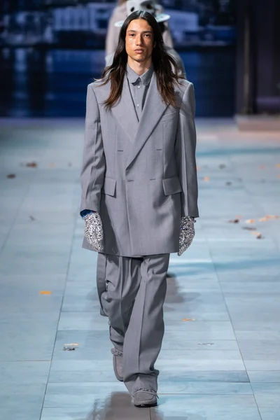 Look 3